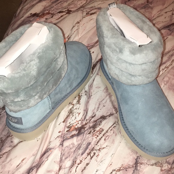 BRAND NEW UGGS SIZE 9 never worn comes with box - Picture 4 of 4